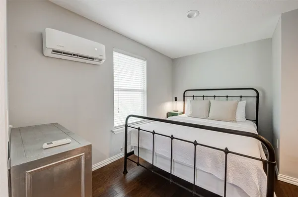 $3,095 | 921 Kern Street, Houston, TX 77009