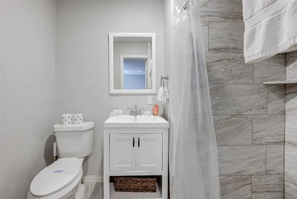 $3,095 | 921 Kern Street, Houston, TX 77009