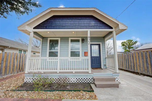 $3,095 | 921 Kern Street, Houston, TX 77009