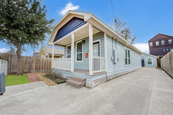 $3,095 | 921 Kern Street, Houston, TX 77009