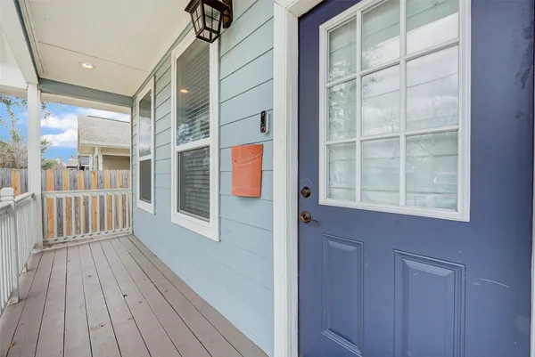 $3,095 | 921 Kern Street, Houston, TX 77009