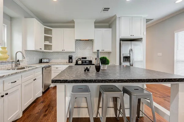 $3,095 | 921 Kern Street, Houston, TX 77009