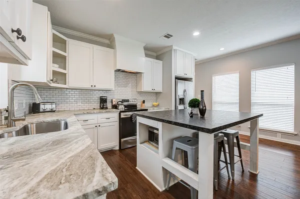 $3,095 | 921 Kern Street, Houston, TX 77009