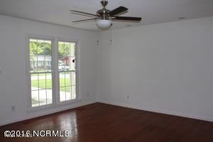 208 Pine Dale Road Havelock, NC 28532 - Photo 5 of 27 208 Pine Dale Rd Living Room View 3