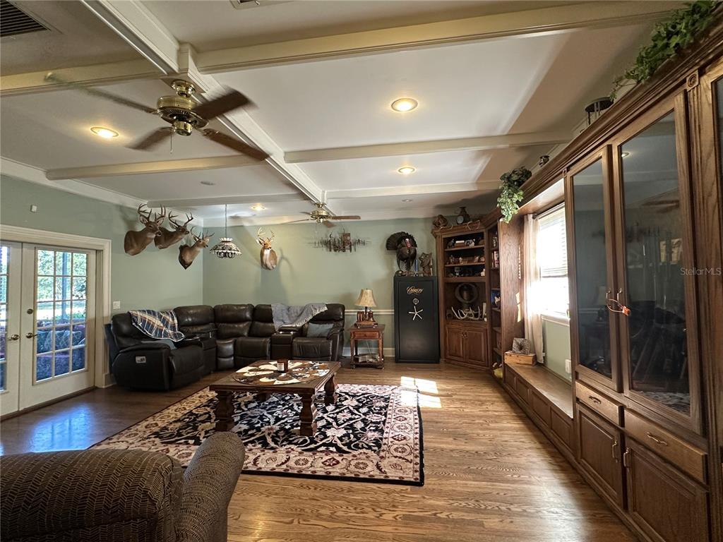 708 East Main Street Wauchula, FL 33873 - Photo 23 of 82 a living room with furniture