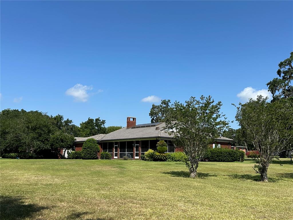 708 East Main Street Wauchula, FL 33873 - Photo 77 of 82 a view of a fountain in front of a house with a big yard