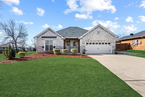 $315,000 | 808 East 6th Street, Bonham, TX 75418