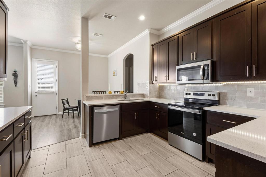 808 East 6th Street Bonham, TX 75418 - Photo 3 of 27