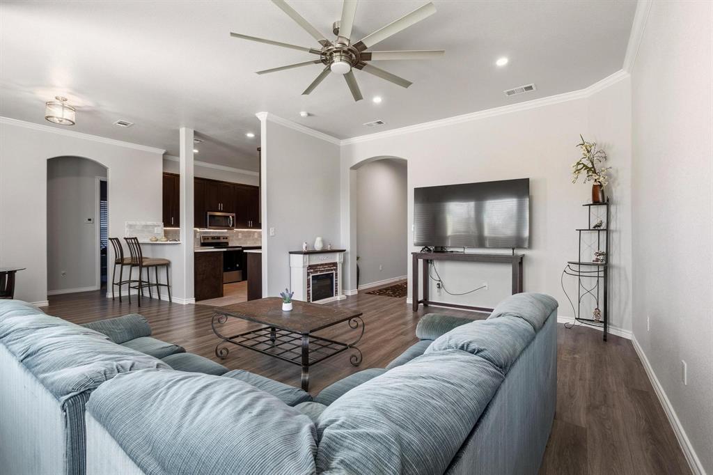 808 East 6th Street Bonham, TX 75418 - Photo 9 of 27