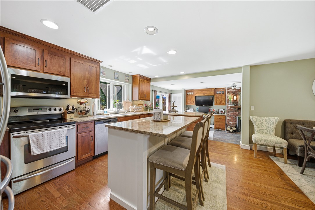 652 Old Post Road North Attleboro, MA 02760 - Photo 5 of 41