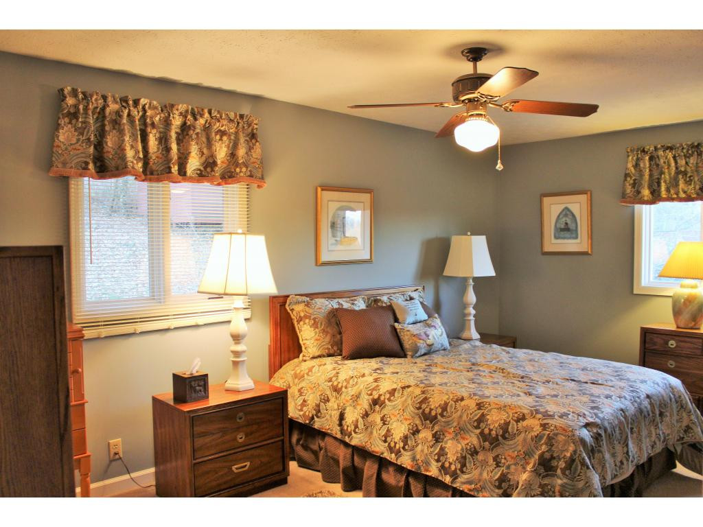 706 Foothills Road Kingsport, TN 37663 - Photo 8 of 24 Large Master Bedroom