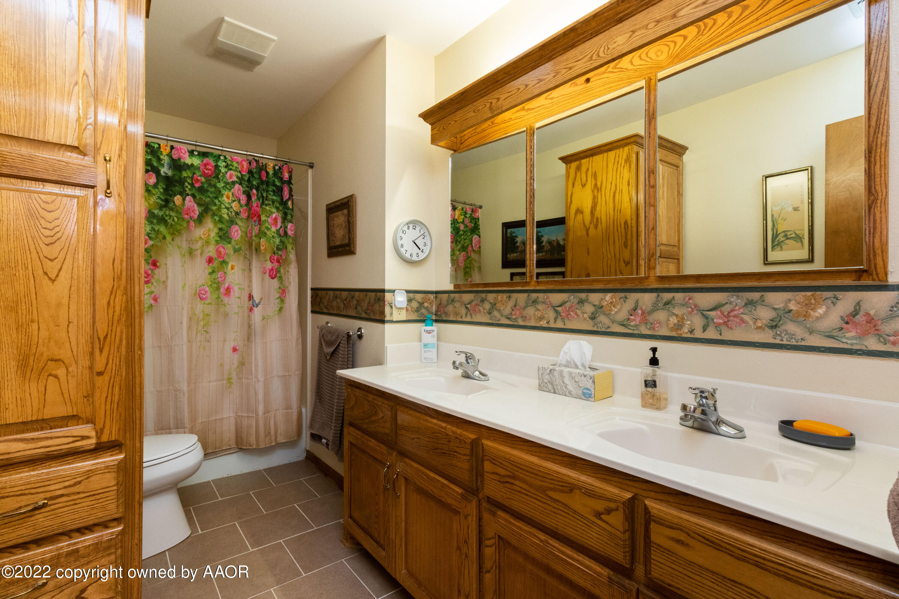 7707 Farrell Drive Amarillo, TX 79121 - Photo 16 of 35 hall bath