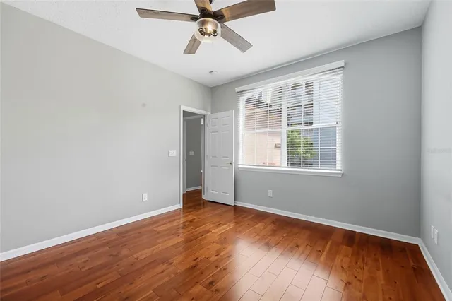 a view of a back yard