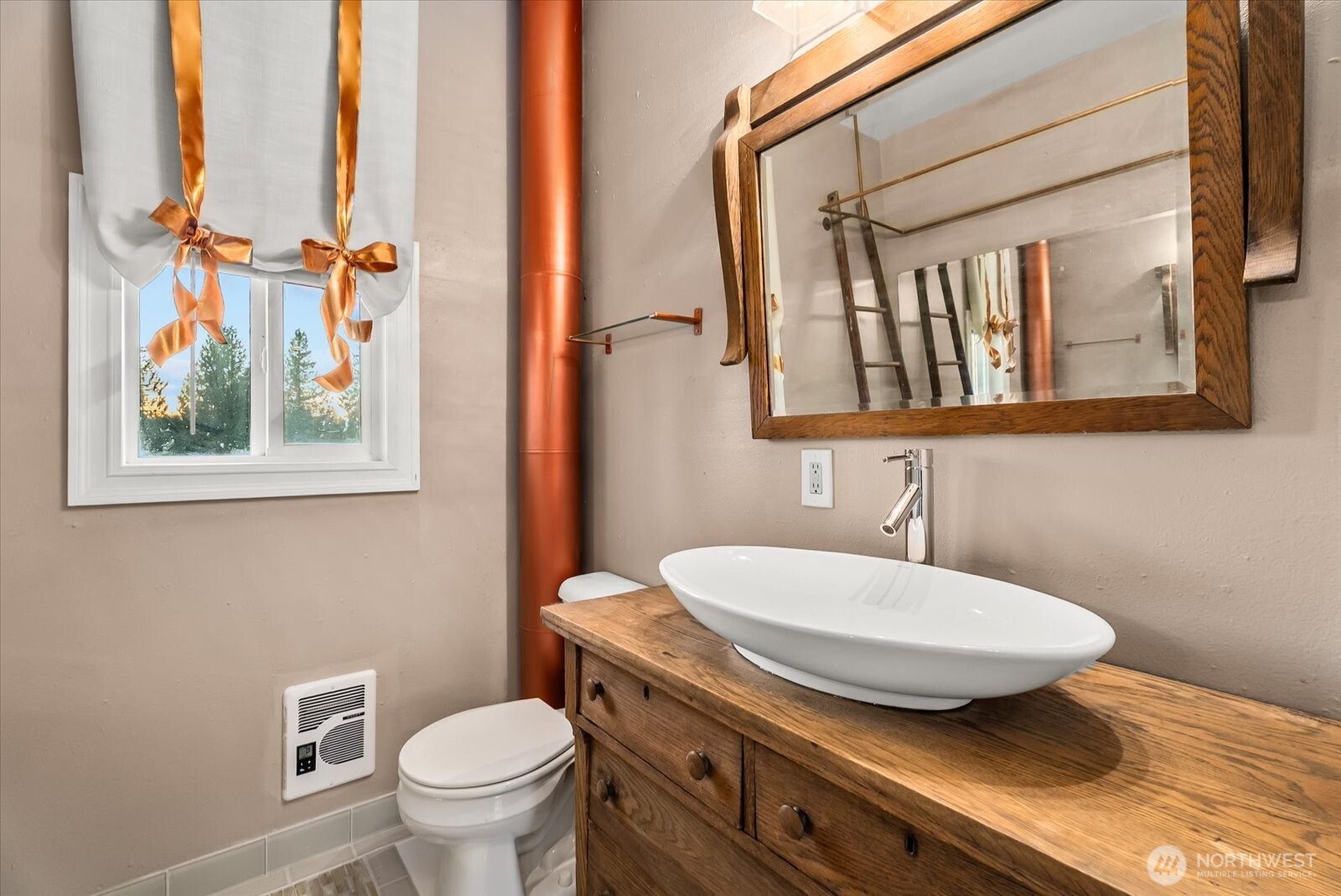 30731 Walberg Road Sedro-Woolley, WA 98284 - Photo 15 of 40 a bathroom with a toilet a sink and mirror