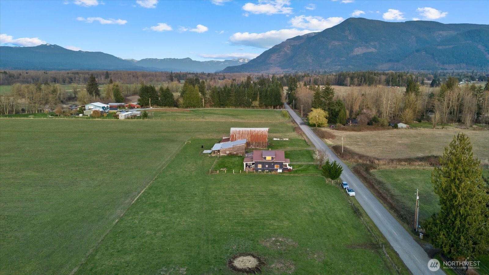 30731 Walberg Road Sedro-Woolley, WA 98284 - Photo 39 of 40 a backyard of a house with table and chairs