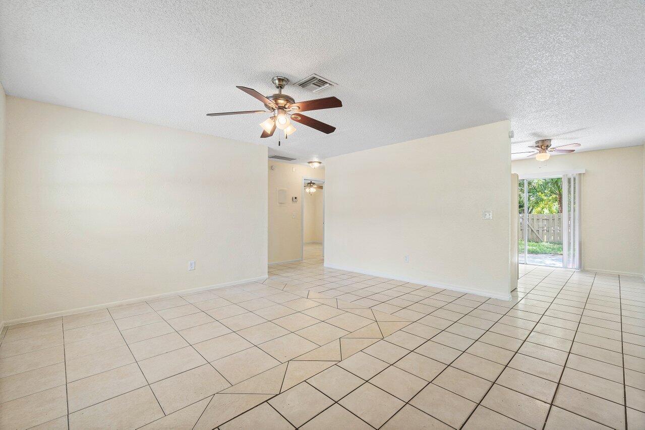 4861 Gulfstream Road Lake Worth, FL 33461 - Photo 10 of 21 010-4861GulfstreamRoad-LakeWorthBeach-FL