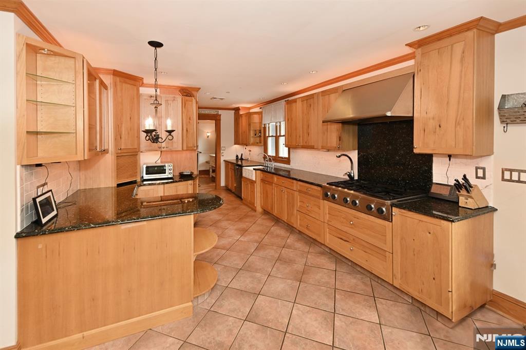 8 Myrtle Street Montvale, NJ 07645 - Photo 14 of 38