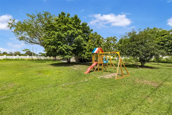 $15,000 | 9815 Southwest 114th Street, Miami, FL 33176