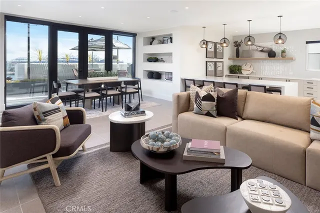 $2,221 | 511 South Harbor Boulevard, Unit 815, San Pedro, CA 90731