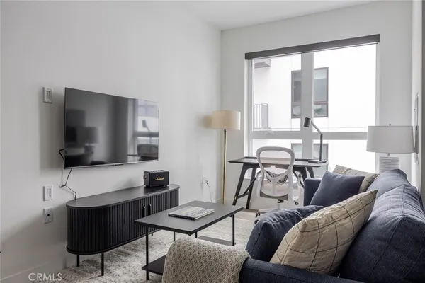 $2,221 | 511 South Harbor Boulevard, Unit 815, San Pedro, CA 90731