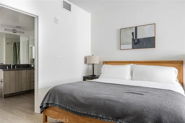 $2,221 | 511 South Harbor Boulevard, Unit 815, San Pedro, CA 90731