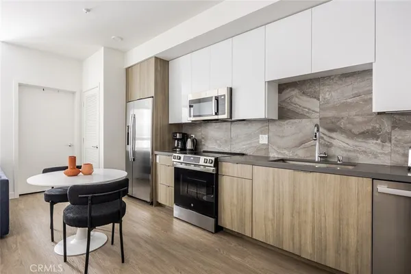 $2,221 | 511 South Harbor Boulevard, Unit 815, San Pedro, CA 90731