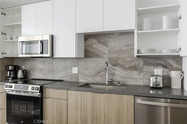 $2,221 | 511 South Harbor Boulevard, Unit 815, San Pedro, CA 90731