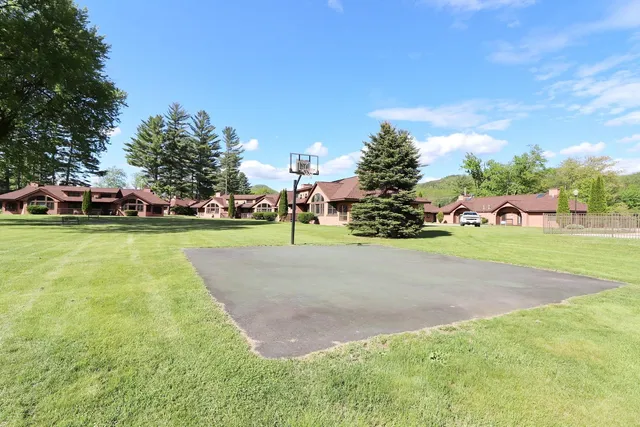 $415,000 | 4 Jack O'Lantern Drive, Unit 31, North Woodstock, NH 03262