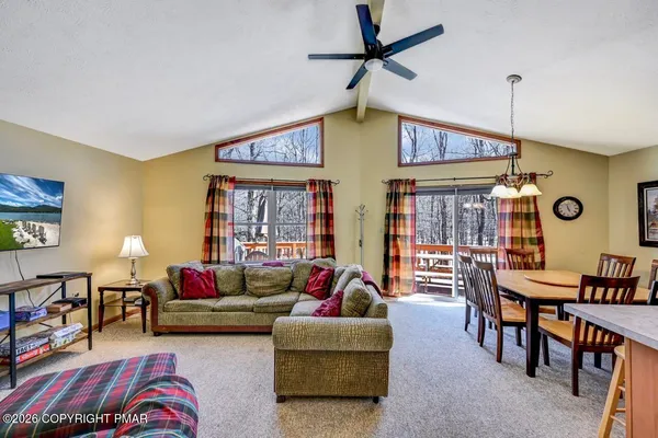 $319,000 | 89 Thomas Lane, Albrightsville, PA 18210