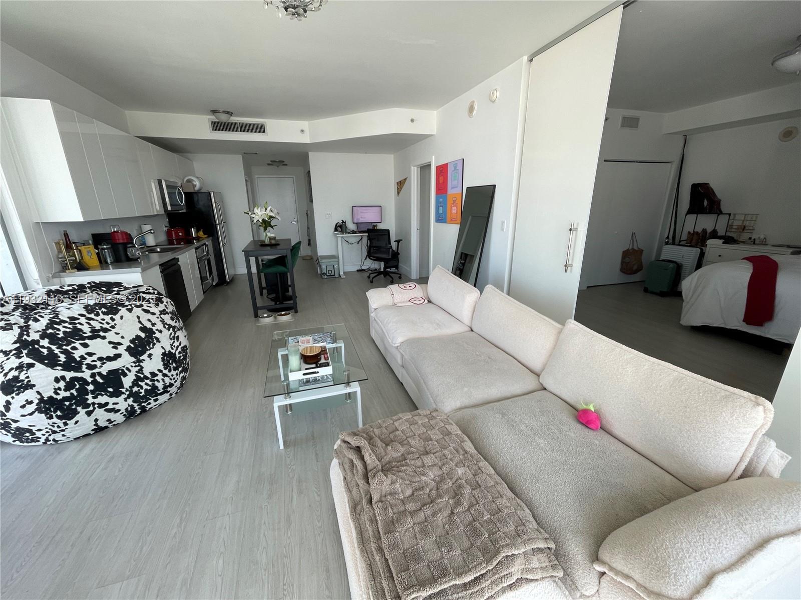 90 Southwest 3rd Street, Unit 1205 Miami, FL 33130 - Photo 3 of 26