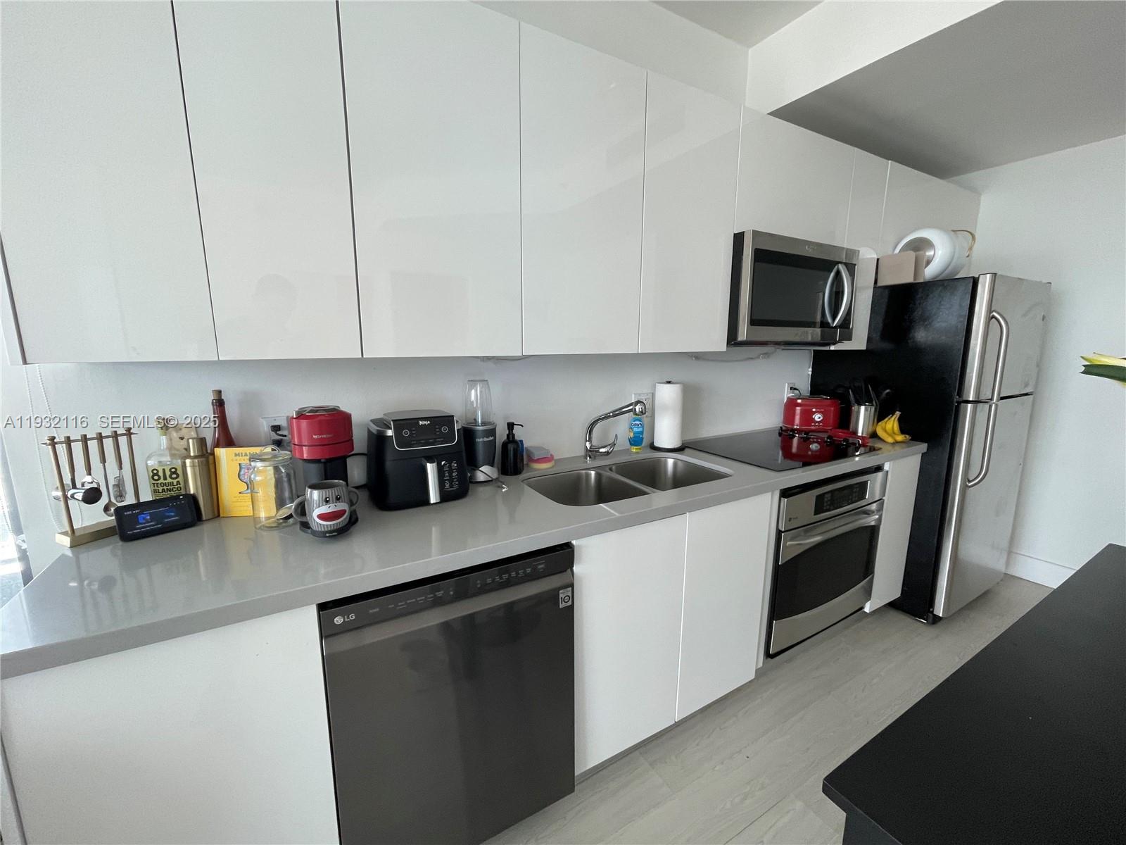 90 Southwest 3rd Street, Unit 1205 Miami, FL 33130 - Photo 9 of 26