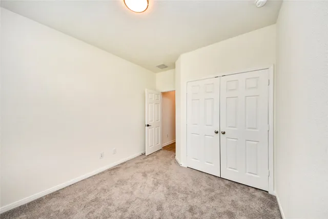 a view of empty room with window