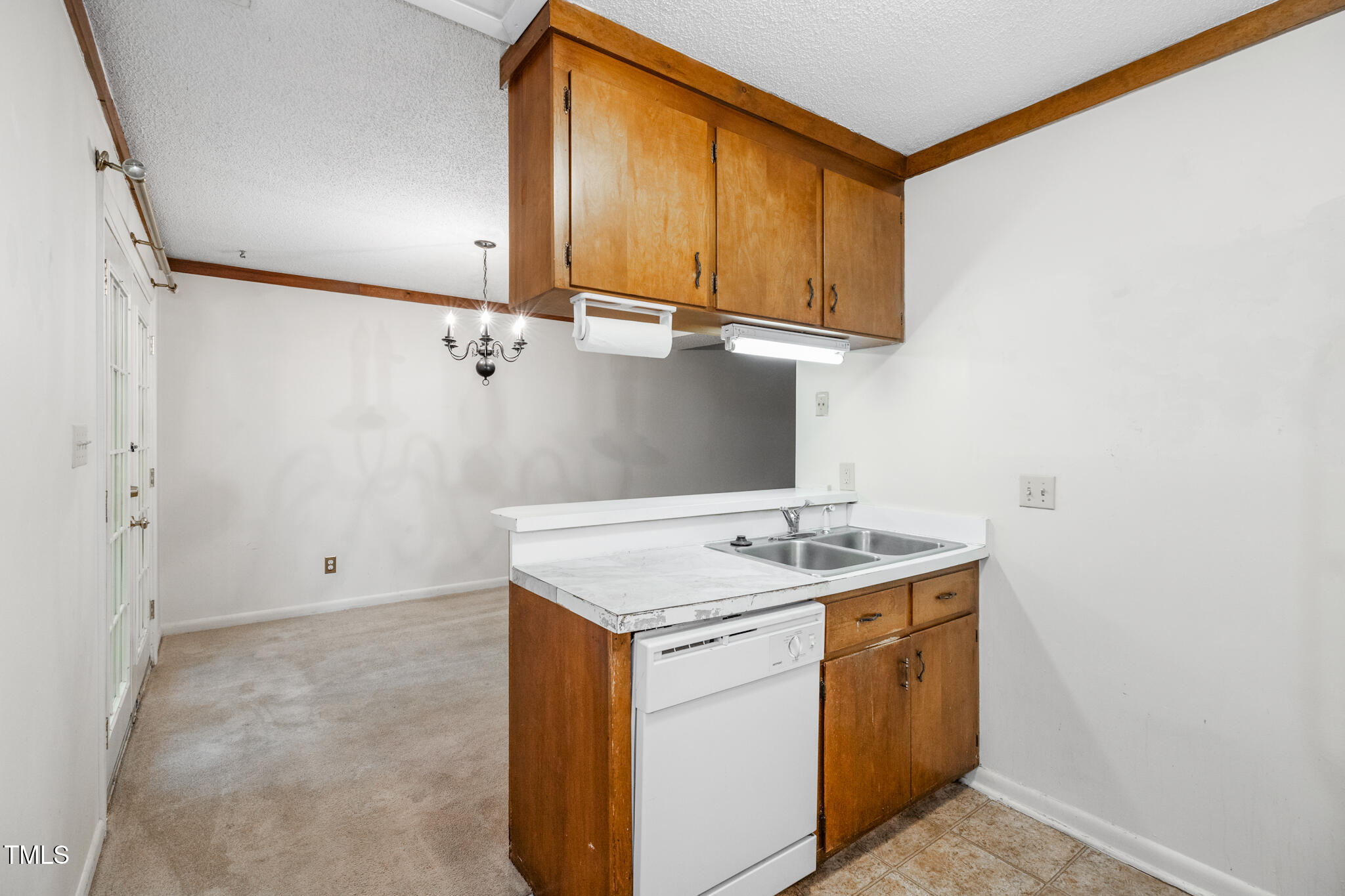 1809-1811 Quail Ridge Road Raleigh, NC 27609 - Photo 24 of 32 a utility room with cabinets