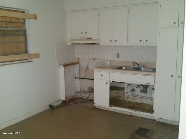 707 Gilbert Street Titusville, FL 32780 - Photo 5 of 11 Kitchen