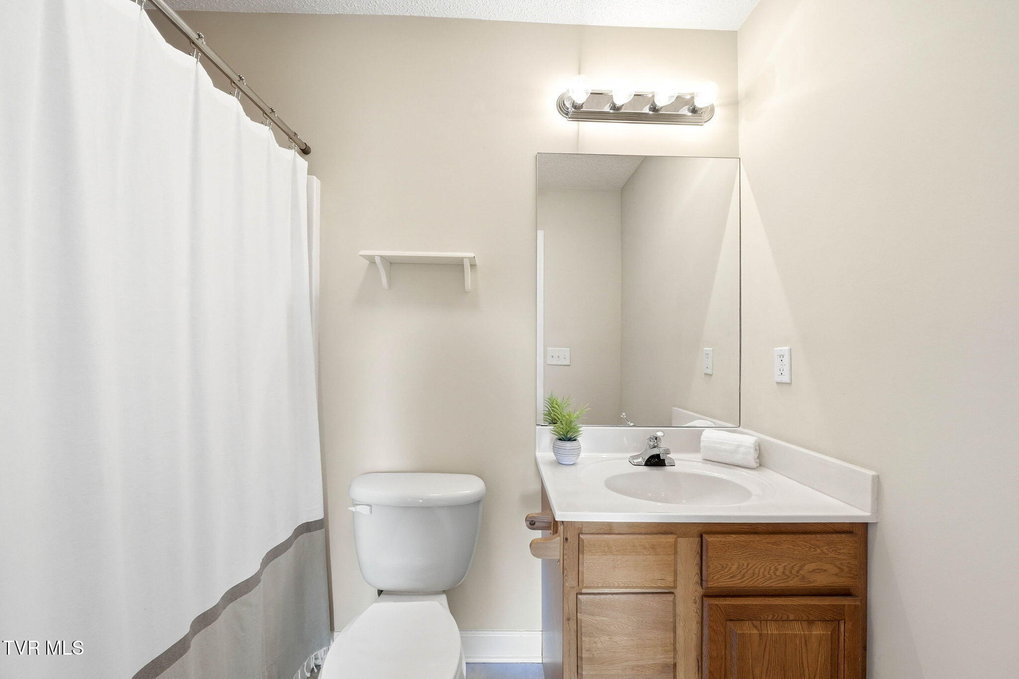 563 Boring Chapel Road, Unit 2 Johnson City, TN 37615 - Photo 17 of 37 Primary Bedroom Ensuite Bathroom