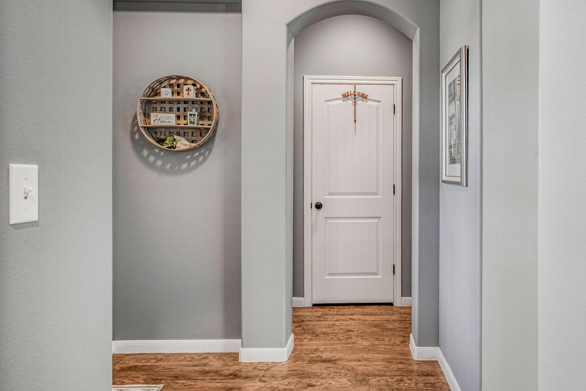 10117 Chicago Avenue Lubbock, TX 79424 - Photo 14 of 36 a view of a hallway with wooden floor
