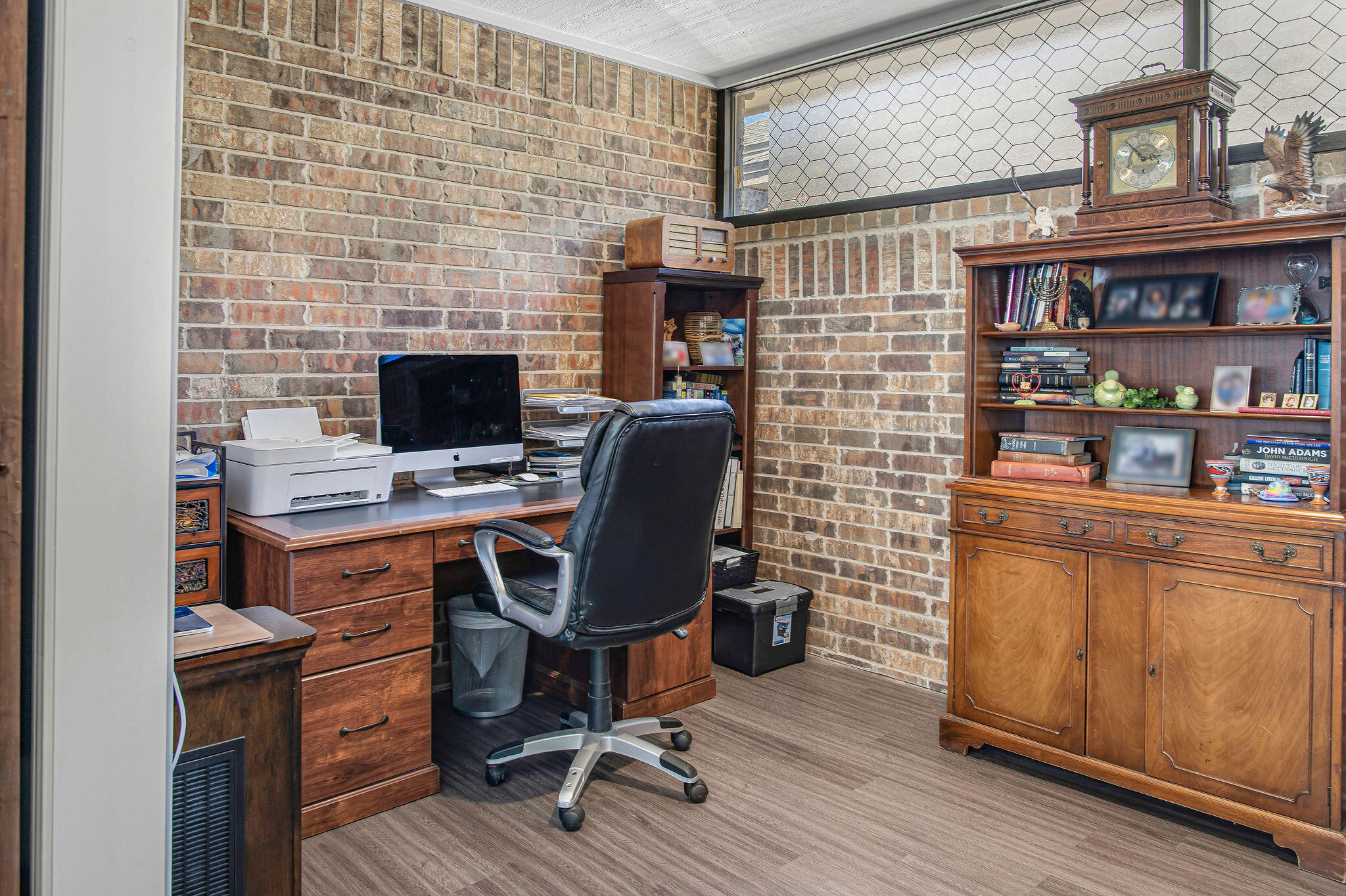 10117 Chicago Avenue Lubbock, TX 79424 - Photo 19 of 36 a workspace with furniture