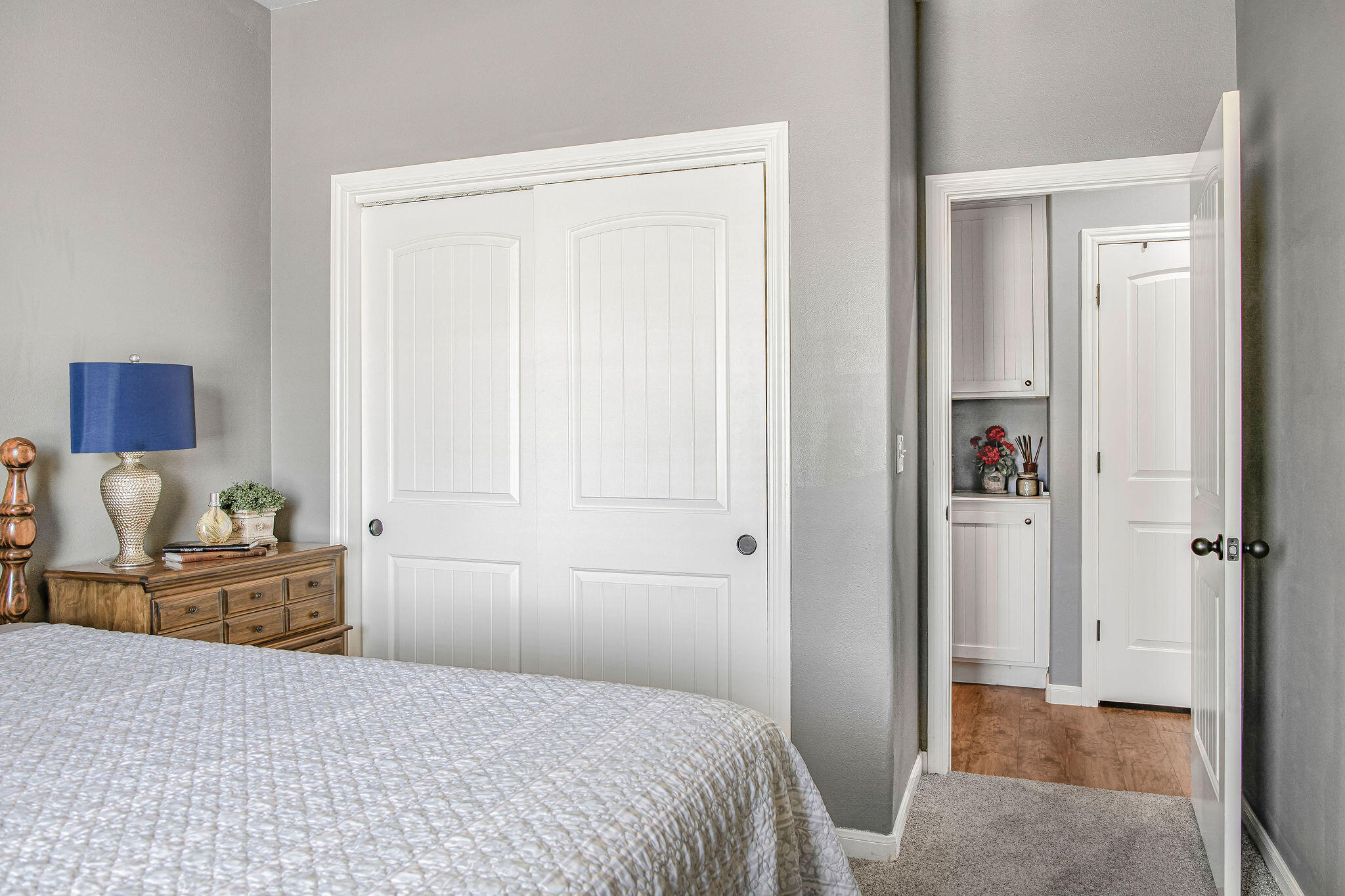 10117 Chicago Avenue Lubbock, TX 79424 - Photo 23 of 36 a bedroom with a bed and a table