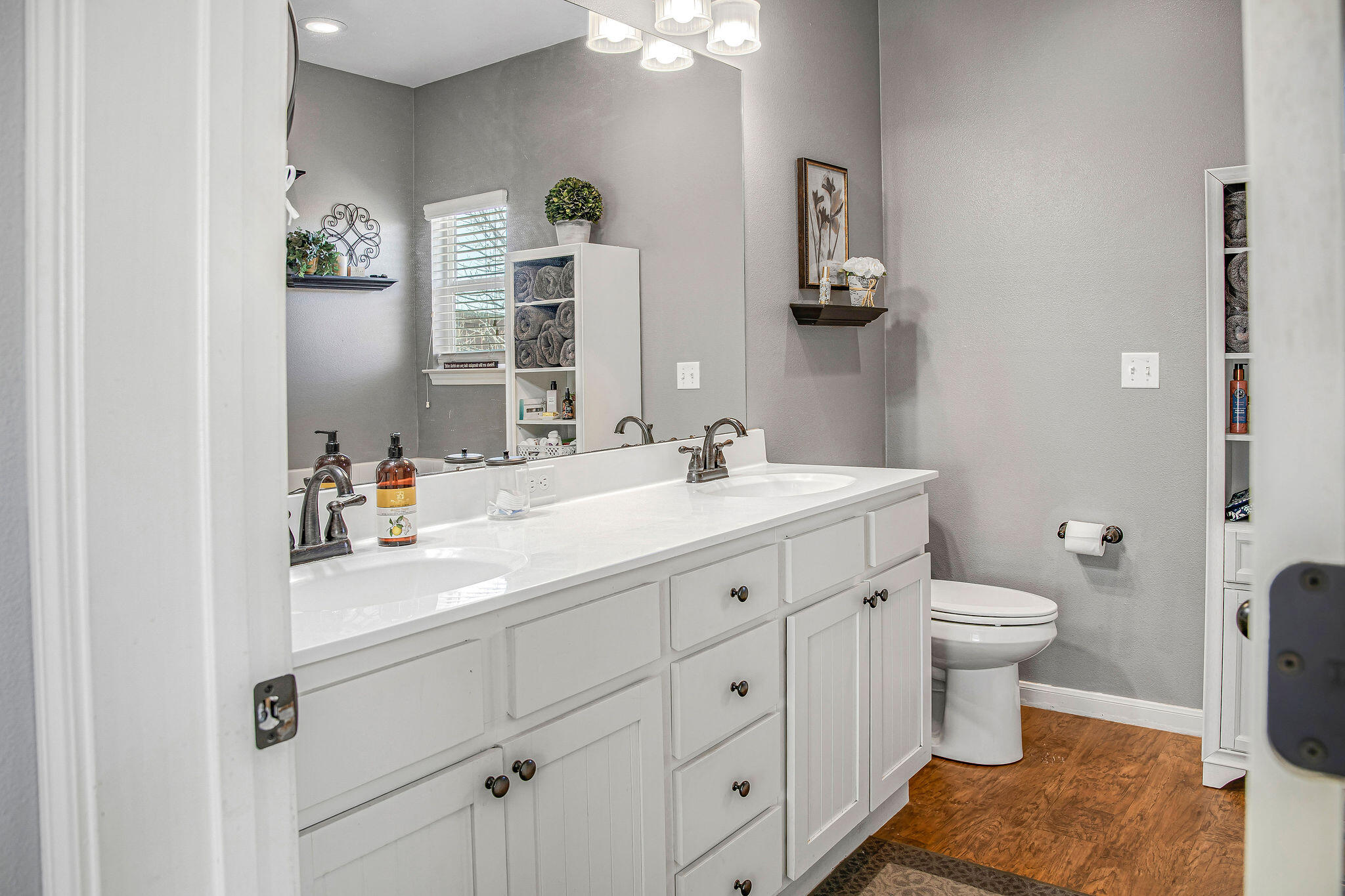 10117 Chicago Avenue Lubbock, TX 79424 - Photo 28 of 36 a bathroom with a toilet sink and mirror