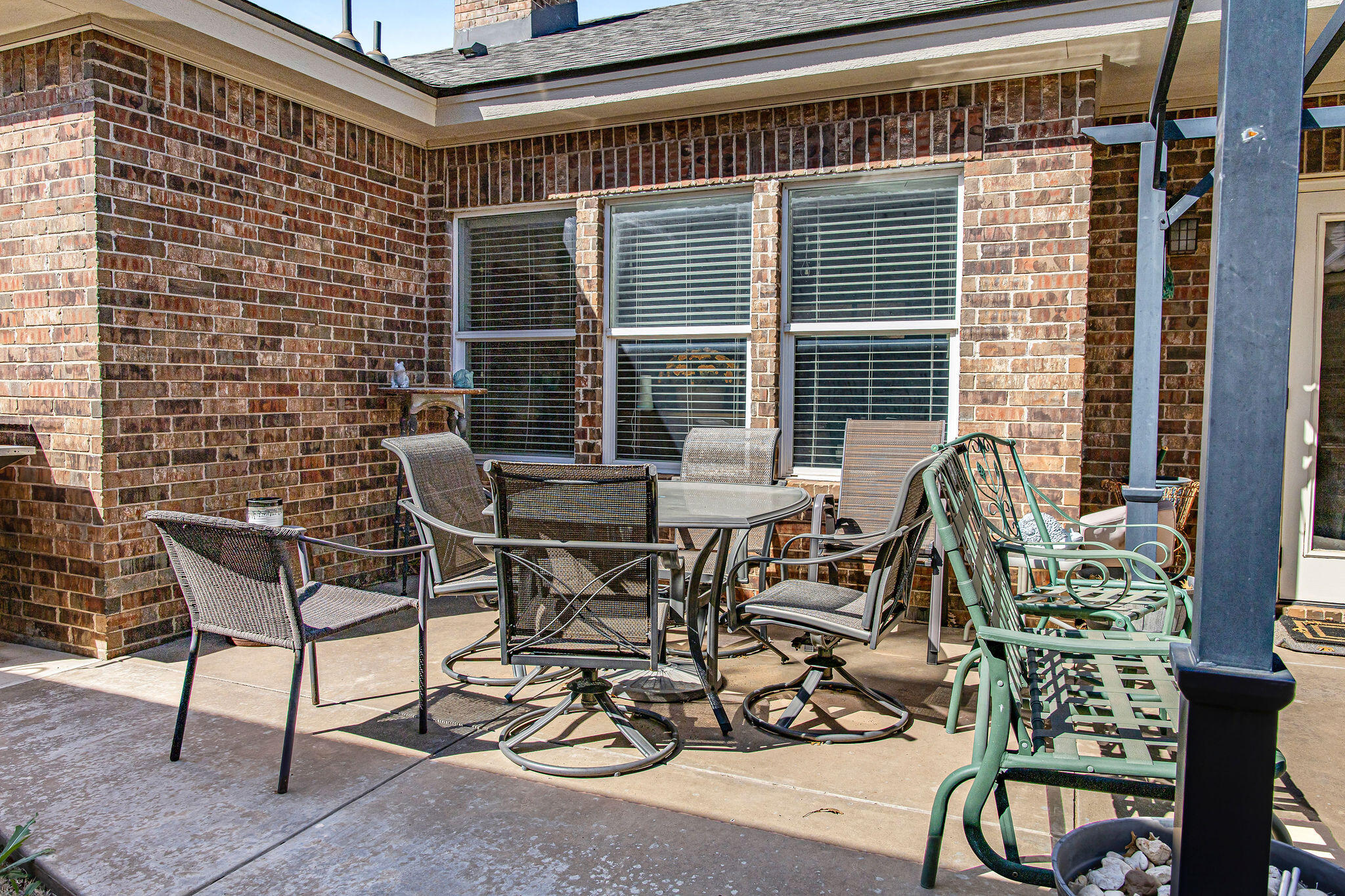 10117 Chicago Avenue Lubbock, TX 79424 - Photo 32 of 36 a patio with table and chairs