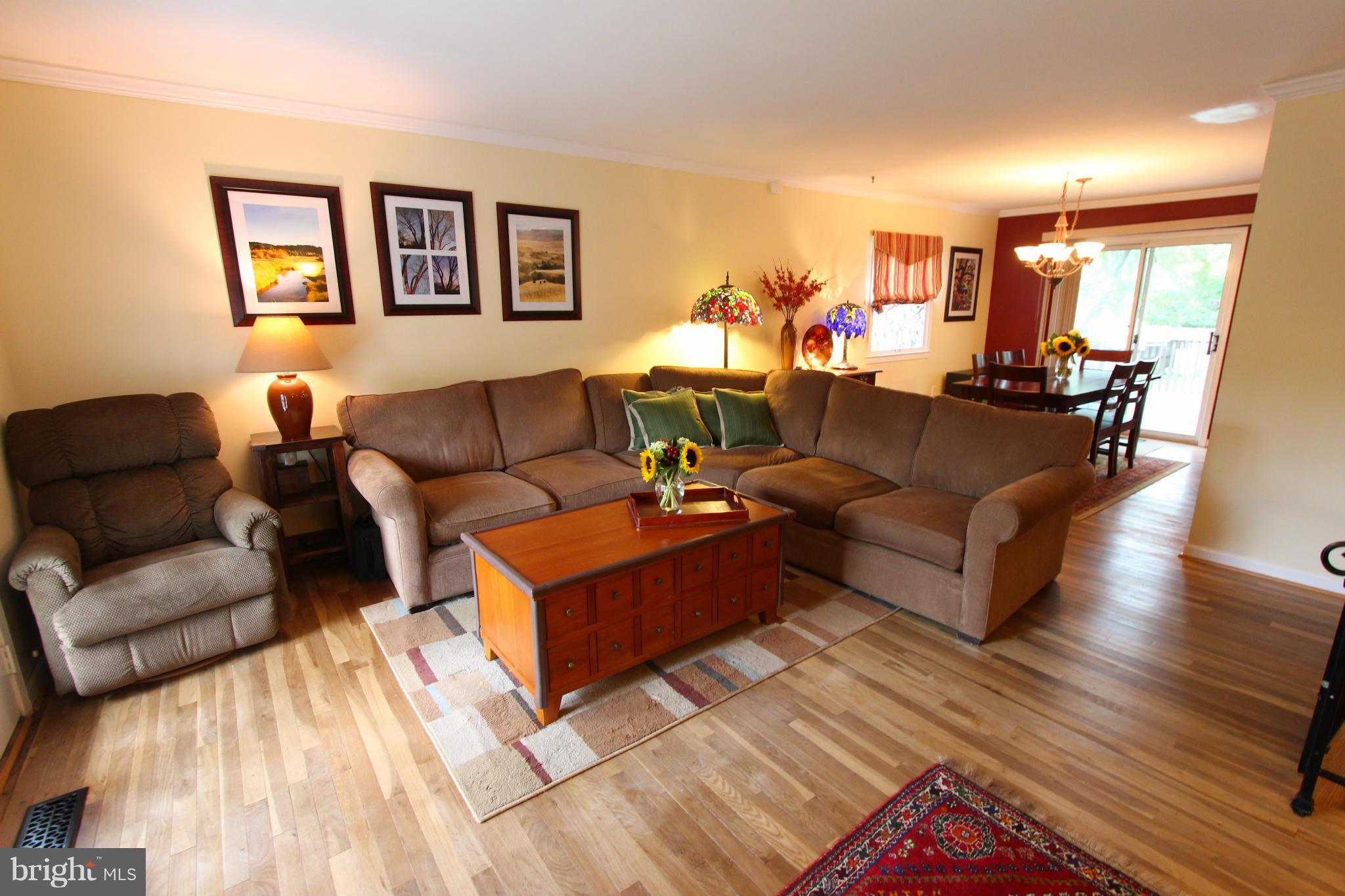 1004 South Culpeper Road Sterling, VA 20164 - Photo 4 of 30 Living Room