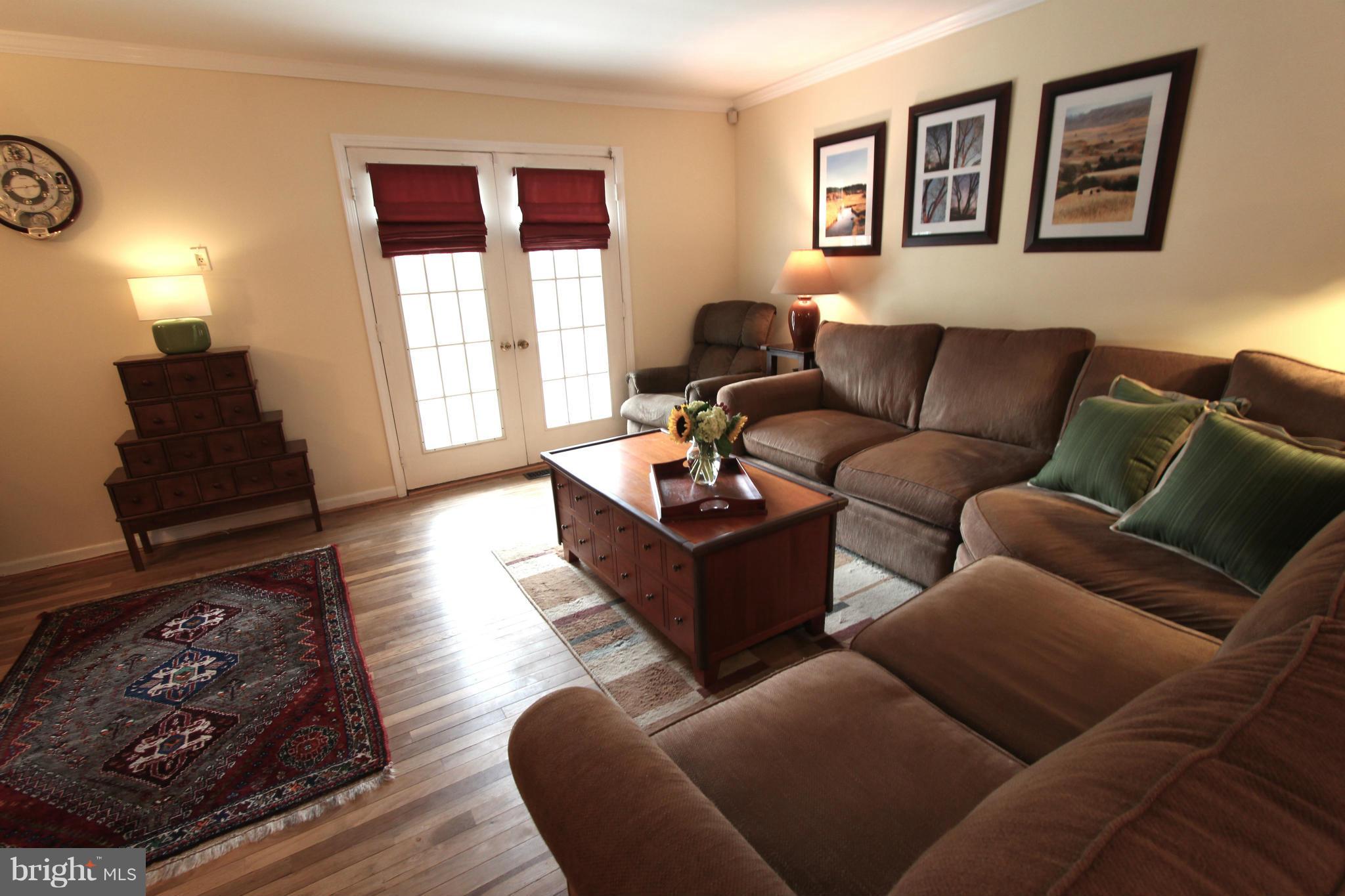1004 South Culpeper Road Sterling, VA 20164 - Photo 5 of 30 Living Room