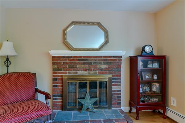 137 Lincoln Road Walpole, MA 02081 - Photo 4 of 29 Gallery Image 4