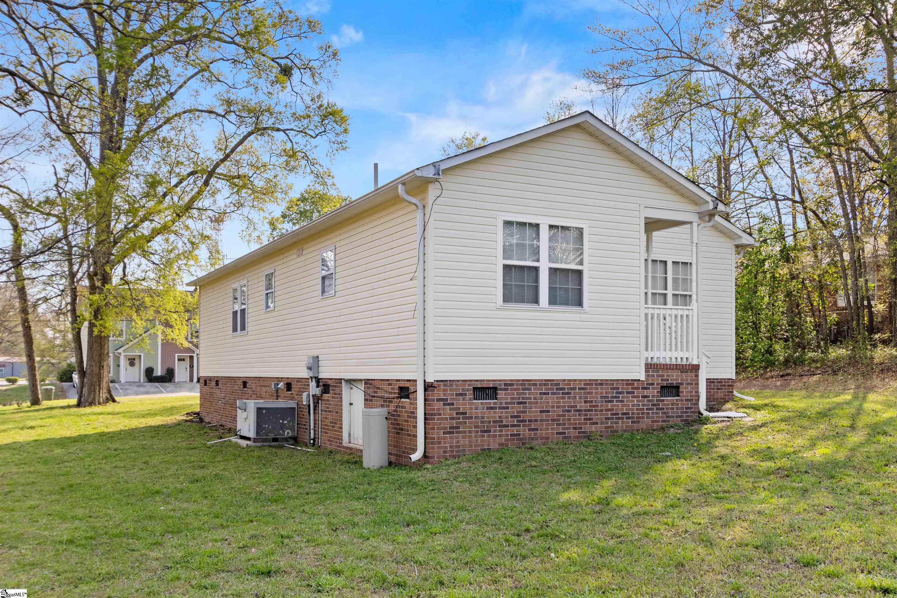 205 East Florida Street Clinton, SC 29325 - Photo 29 of 42 Gallery Image 29