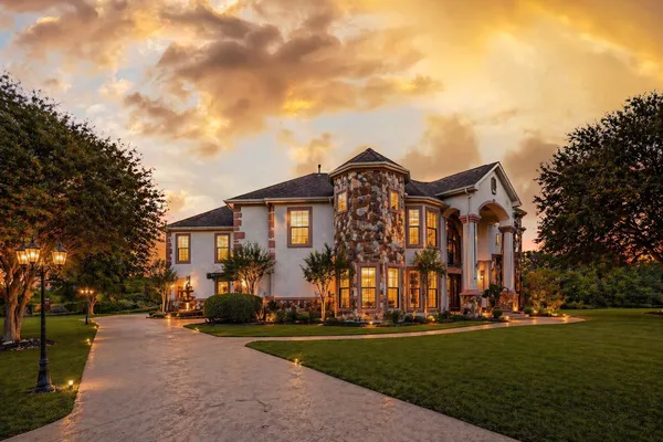 $1,000,000 | 5610 Westerham, Weston Lakes, TX 77441