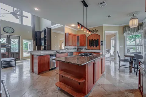 $1,000,000 | 5610 Westerham, Weston Lakes, TX 77441