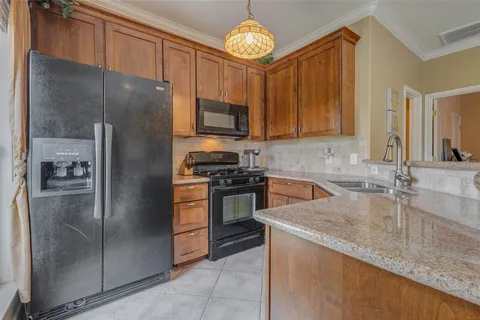 $1,000,000 | 5610 Westerham, Weston Lakes, TX 77441