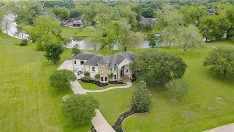 $1,000,000 | 5610 Westerham, Weston Lakes, TX 77441