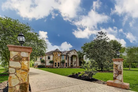 $1,000,000 | 5610 Westerham, Weston Lakes, TX 77441