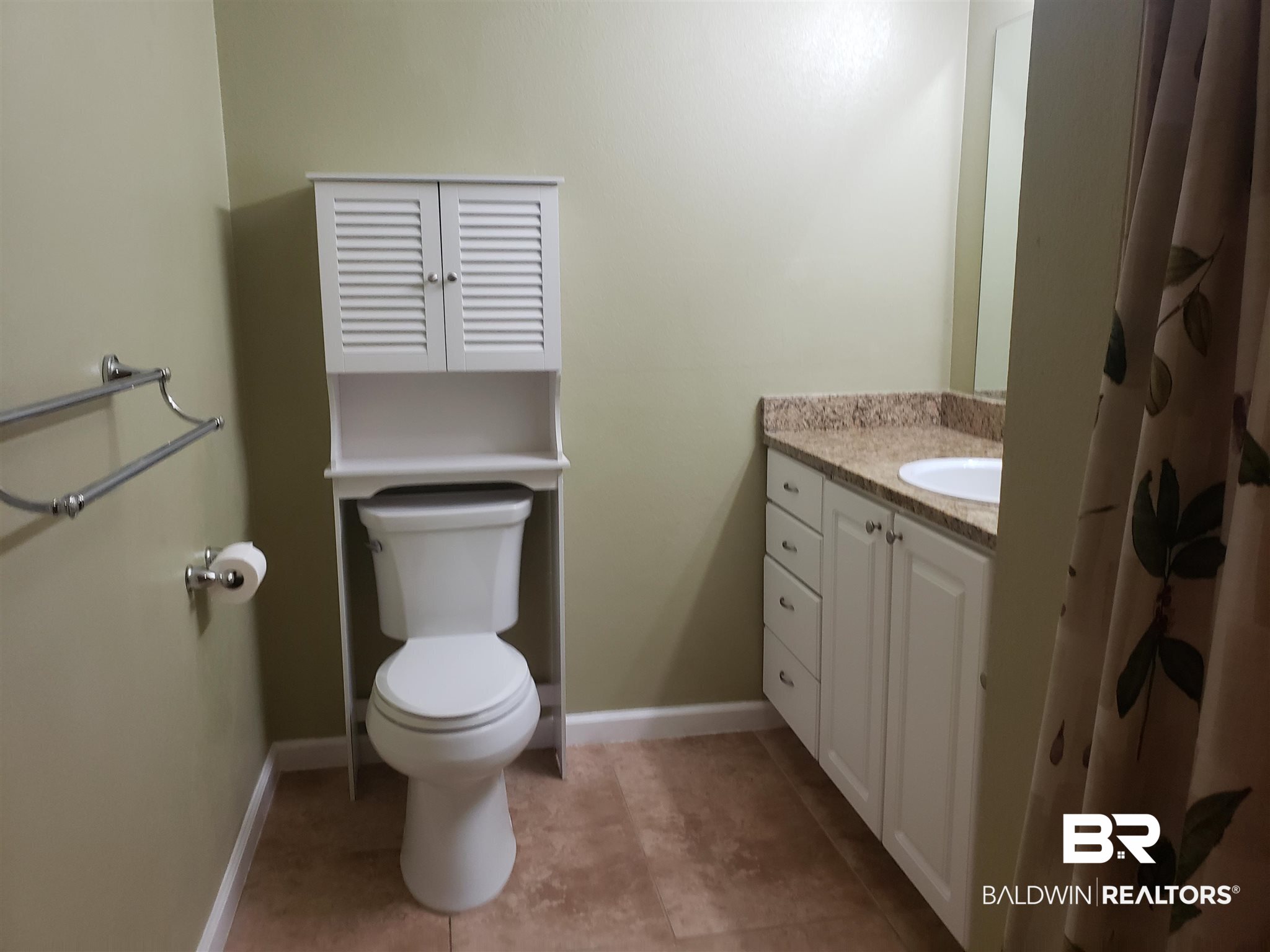 204 Wyld Palms Drive, Unit 204 Foley, AL 36535 - Photo 23 of 34 Guest Bathroom